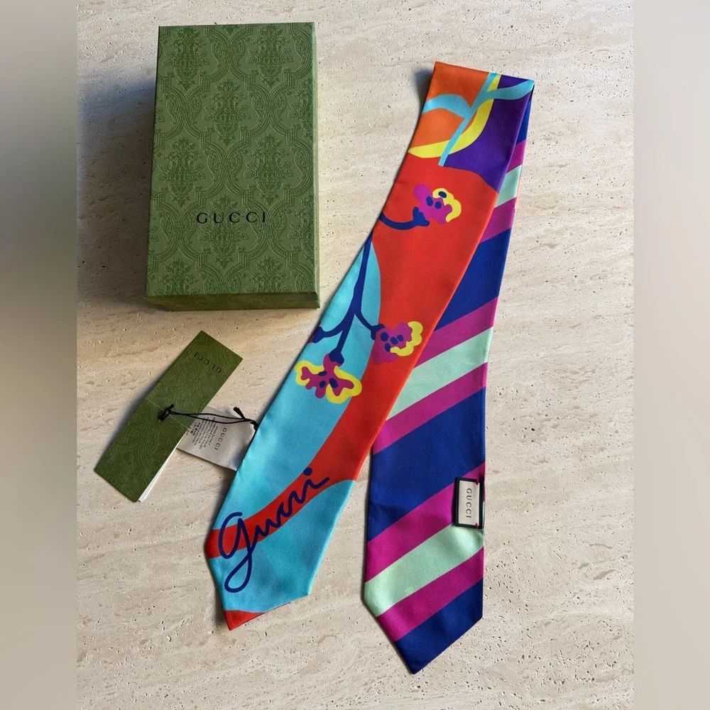NWT Gucci Colorful Silk Scarf/Neckerchief with Floral and Stripe Design💝💖